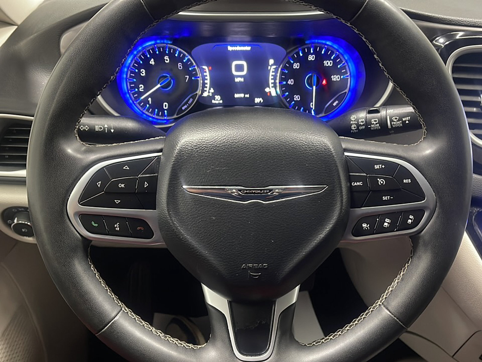 Used 2024 Chrysler Pacifica Touring-L FWD image 4