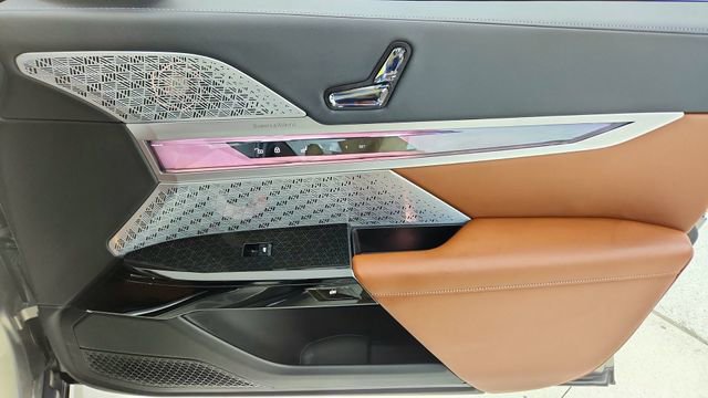 Used 2023 BMW i7 xDrive60 image 24