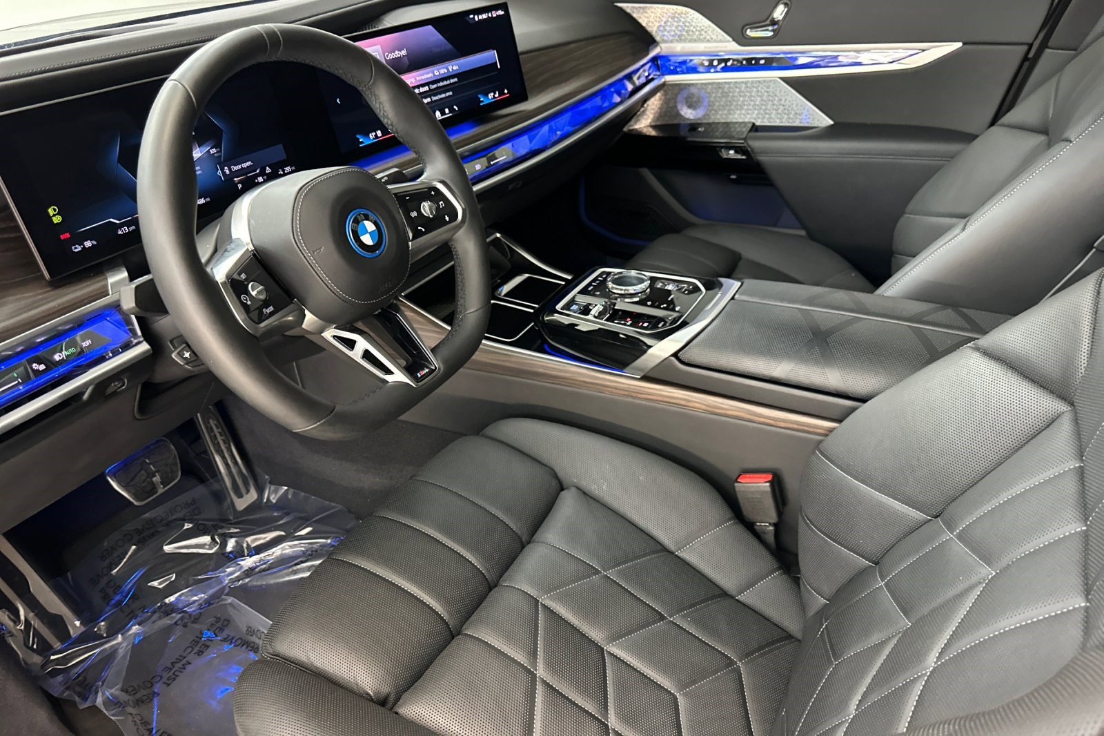 Certified 2023 BMW i7 xDrive60 w/ Executive Package 2 AWD/4WD image 4