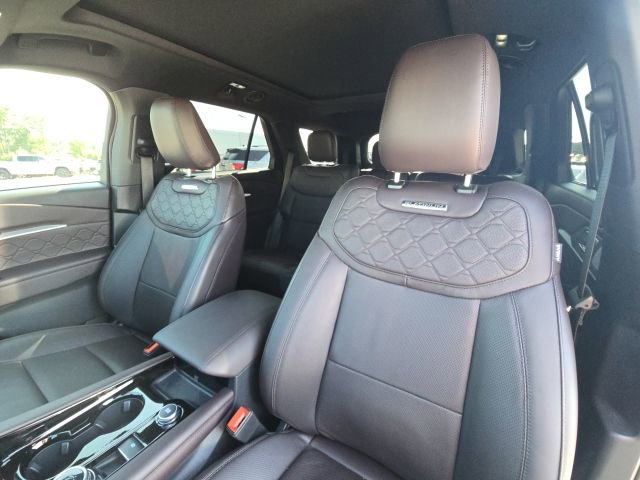 Used 2025 Ford Explorer Platinum w/ Ultimate Package image 25