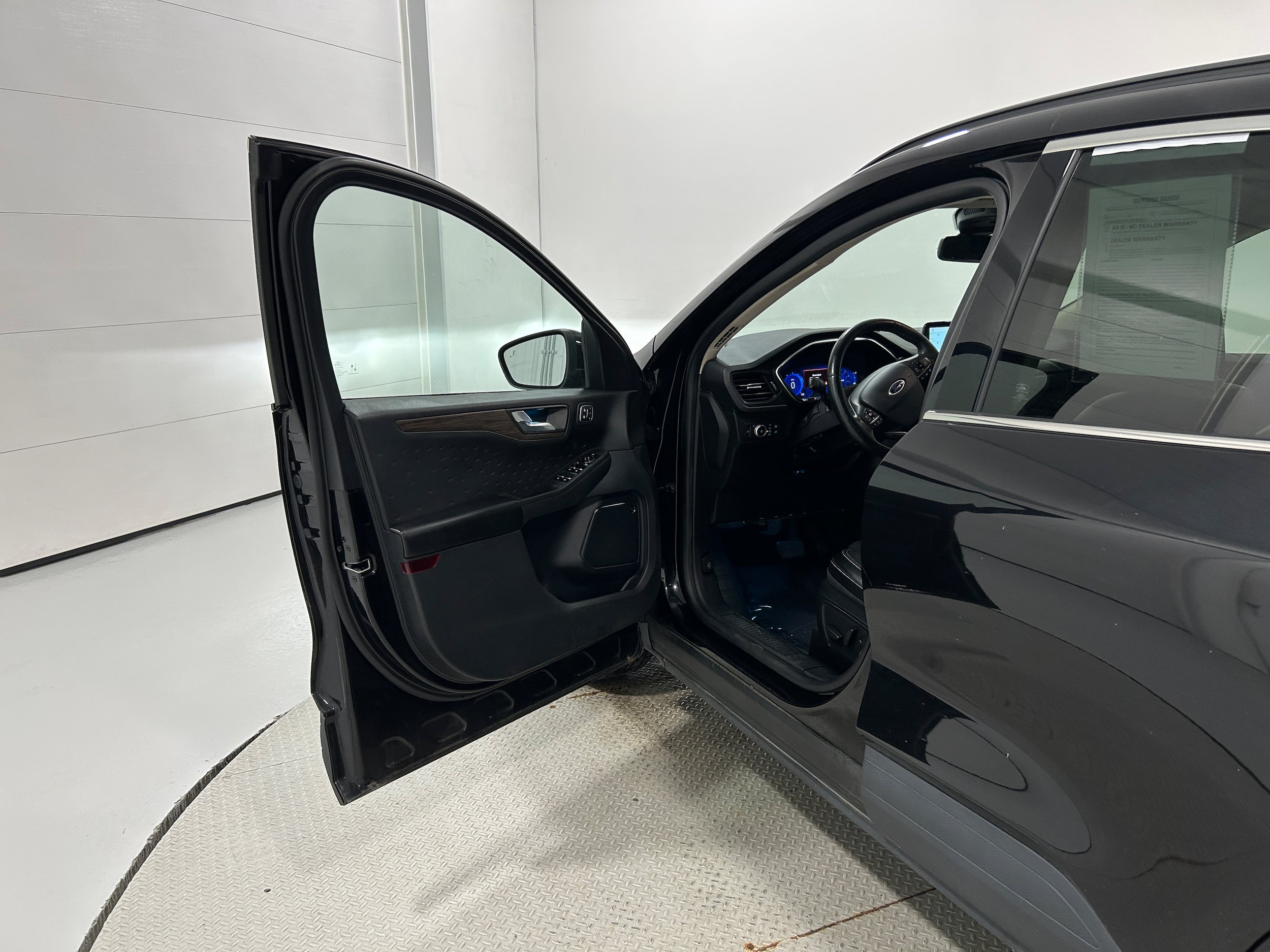 Used 2020 Ford Escape Titanium AWD/4WD image 24