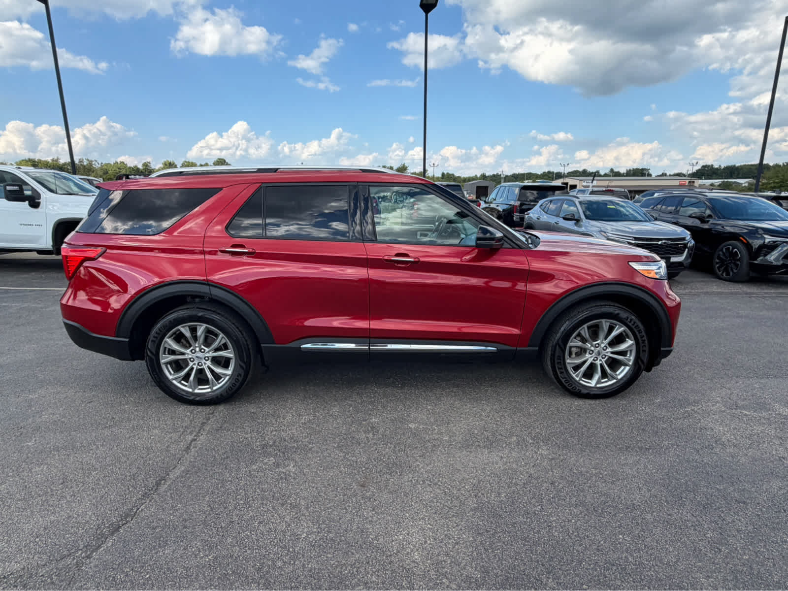 Used 2021 Ford Explorer Limited w/ Equipment Group 301A AWD/4WD image 17