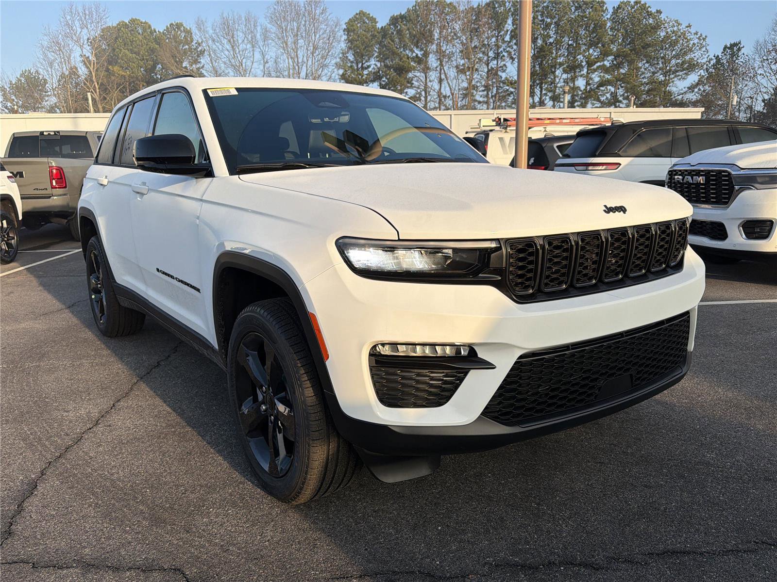 New 2025 Jeep Grand Cherokee Limited w/ Black Appearance Package image 4