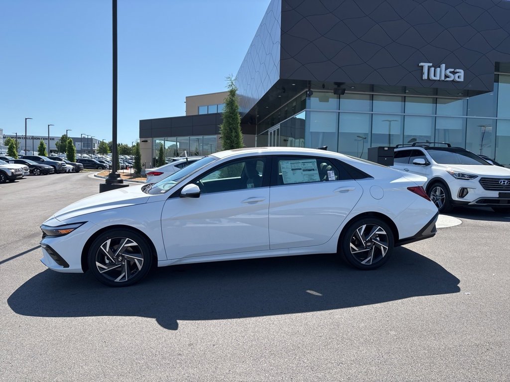 New 2025 Hyundai Elantra Limited image 4