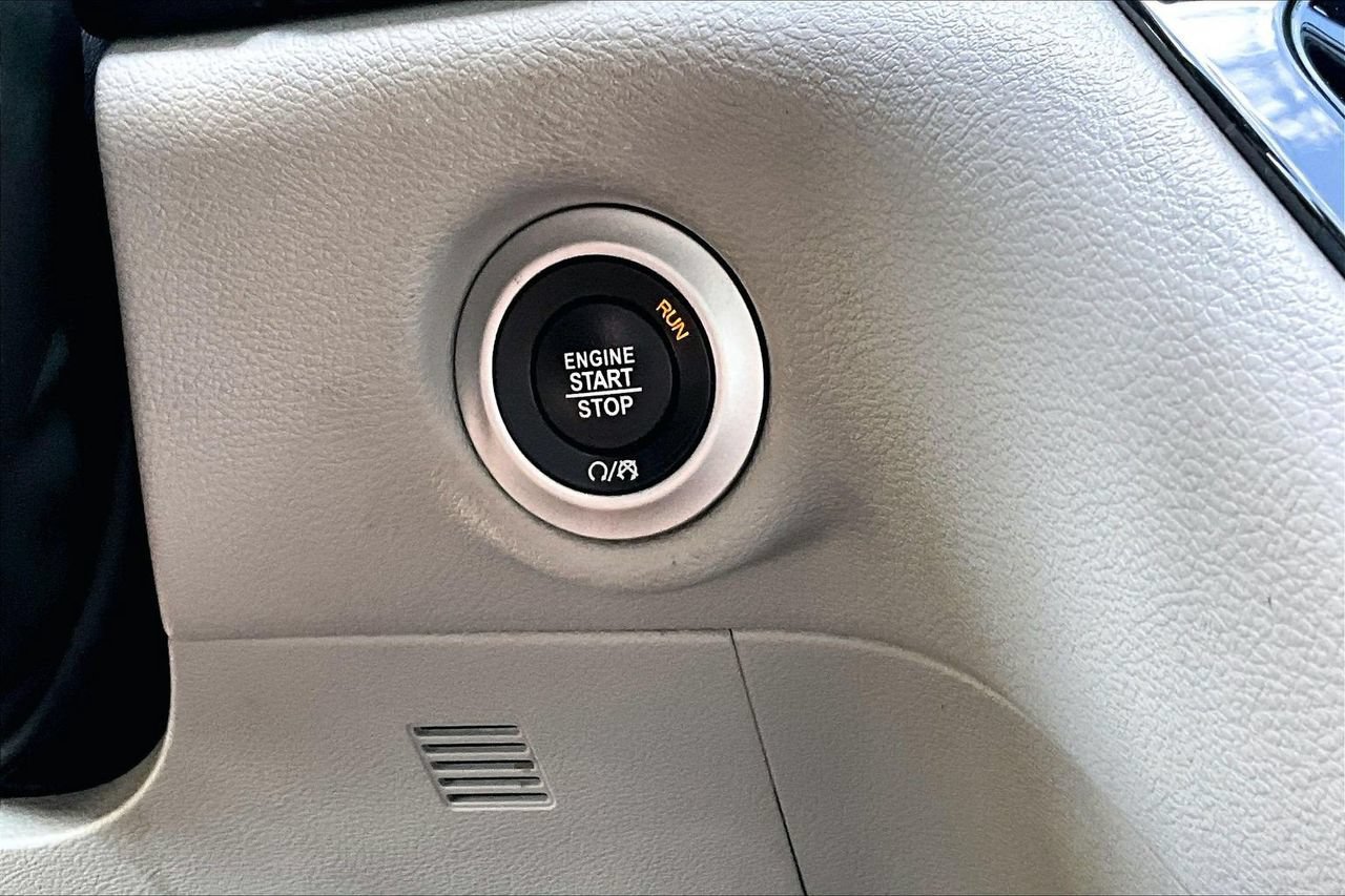 Certified 2023 Chrysler Pacifica Touring-L FWD image 27