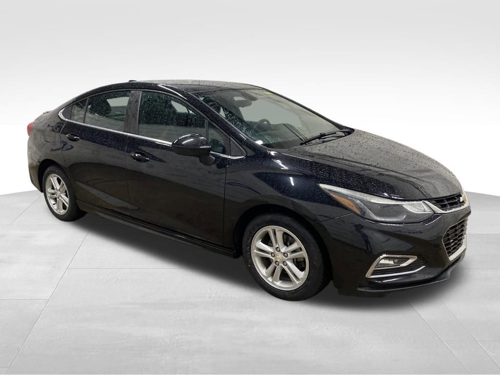 Used 2018 Chevrolet Cruze LT w/ Convenience Package image 2