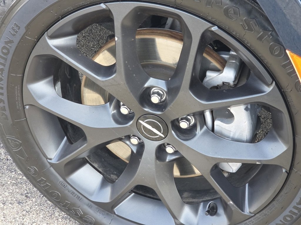 Used 2023 Chrysler Pacifica Limited w/ Uconnect Theater Family Group image 20