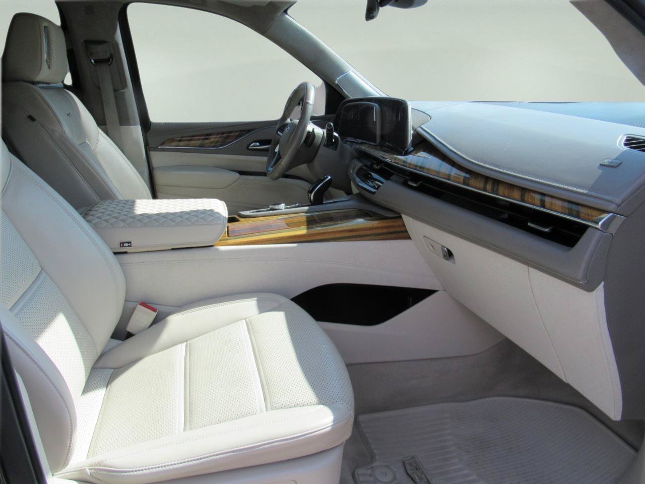 Used 2021 Cadillac Escalade Premium Luxury Platinum AWD/4WD image 33