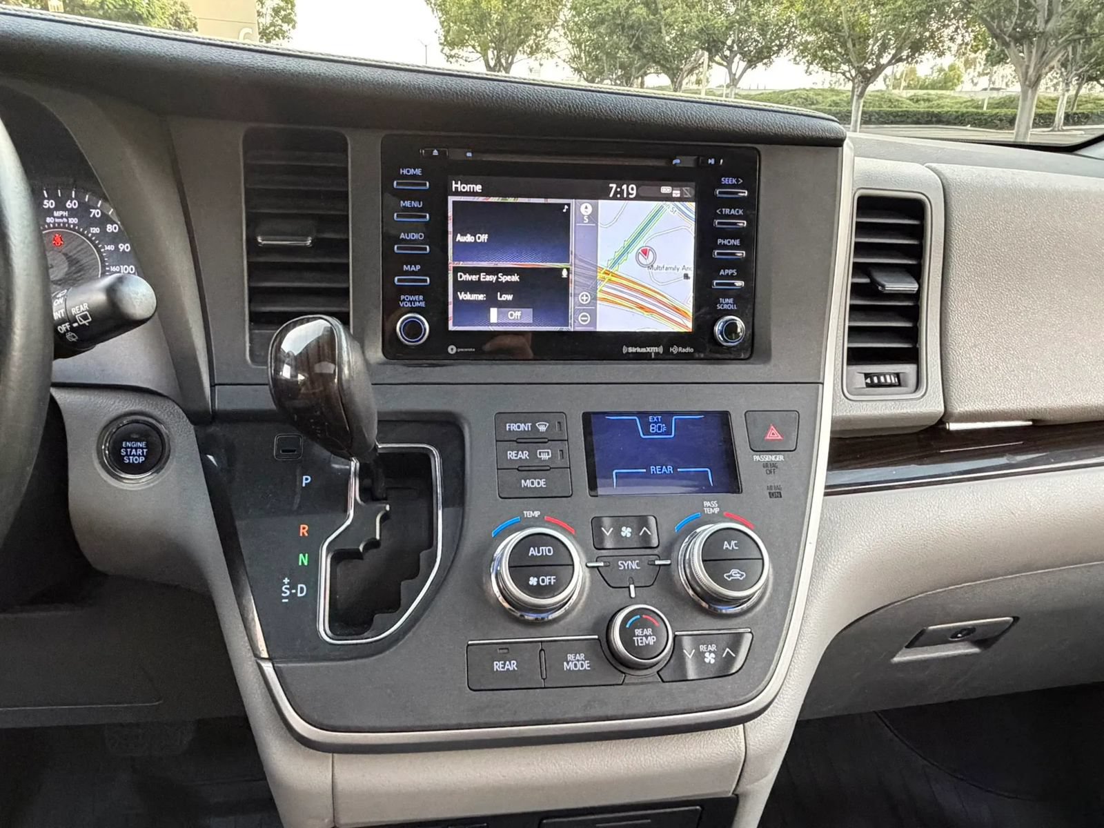 Used 2020 Toyota Sienna XLE w/ XLE Navigation Package FWD image 24