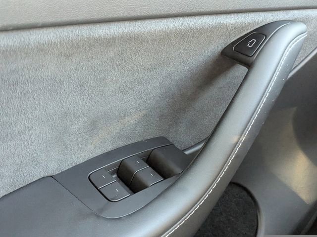 Used 2022 Tesla Model Y Performance image 24