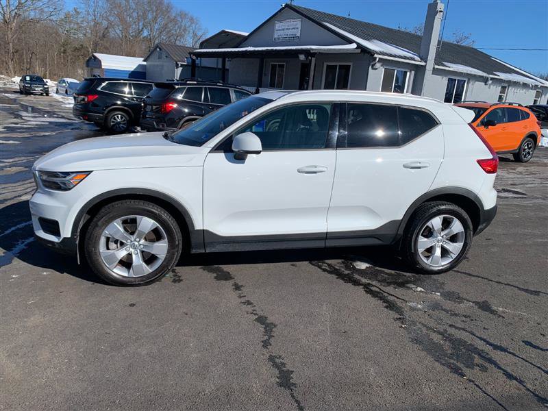 Used 2019 Volvo XC40 T5 Momentum image 11