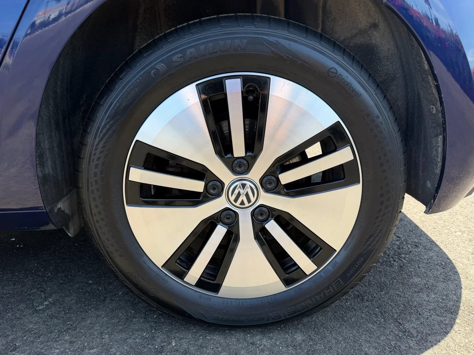 Used 2017 Volkswagen e-Golf SE FWD image 39