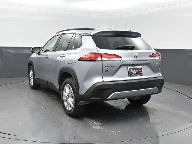 Used 2024 Toyota Corolla Cross LE FWD image 3
