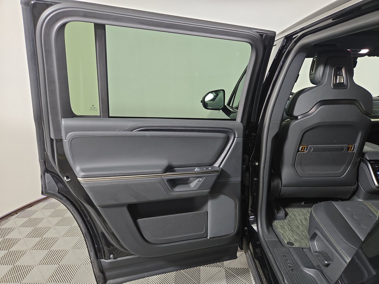 Used 2025 Rivian R1S Adventure AWD/4WD image 17