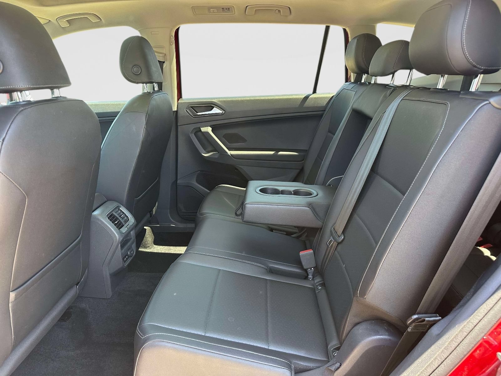 Used 2018 Volkswagen Tiguan SE w/ Panoramic Sunroof Package FWD image 15