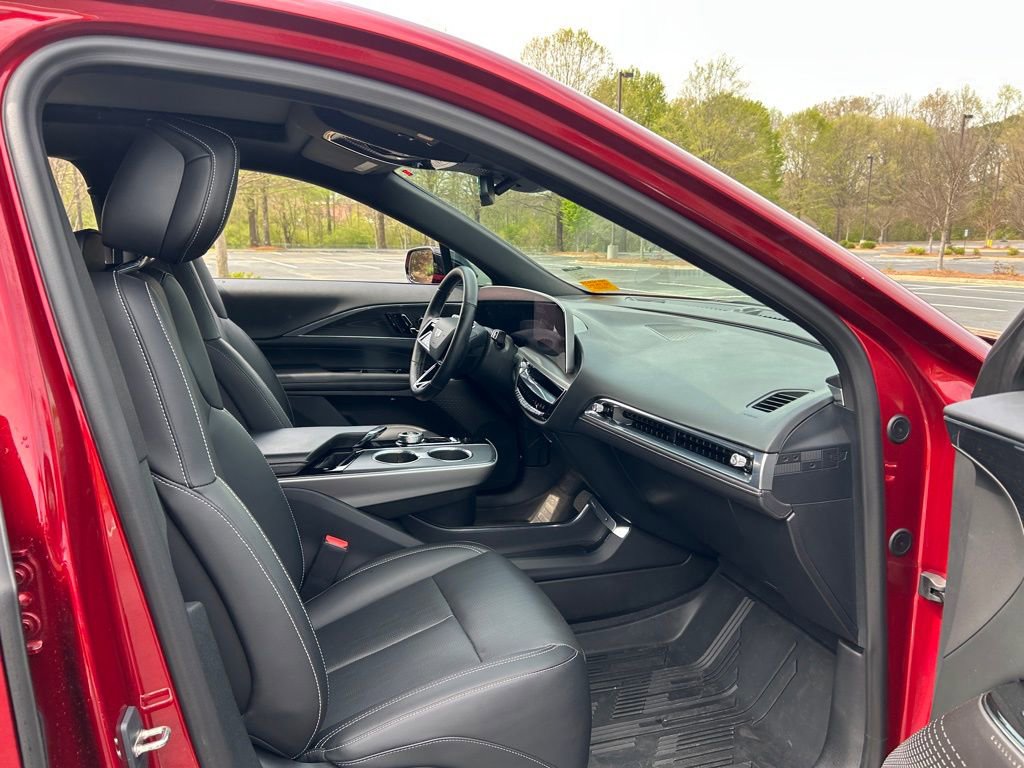 Used 2024 Cadillac Lyriq Luxury w/ LPO, Floor Liner Package image 37