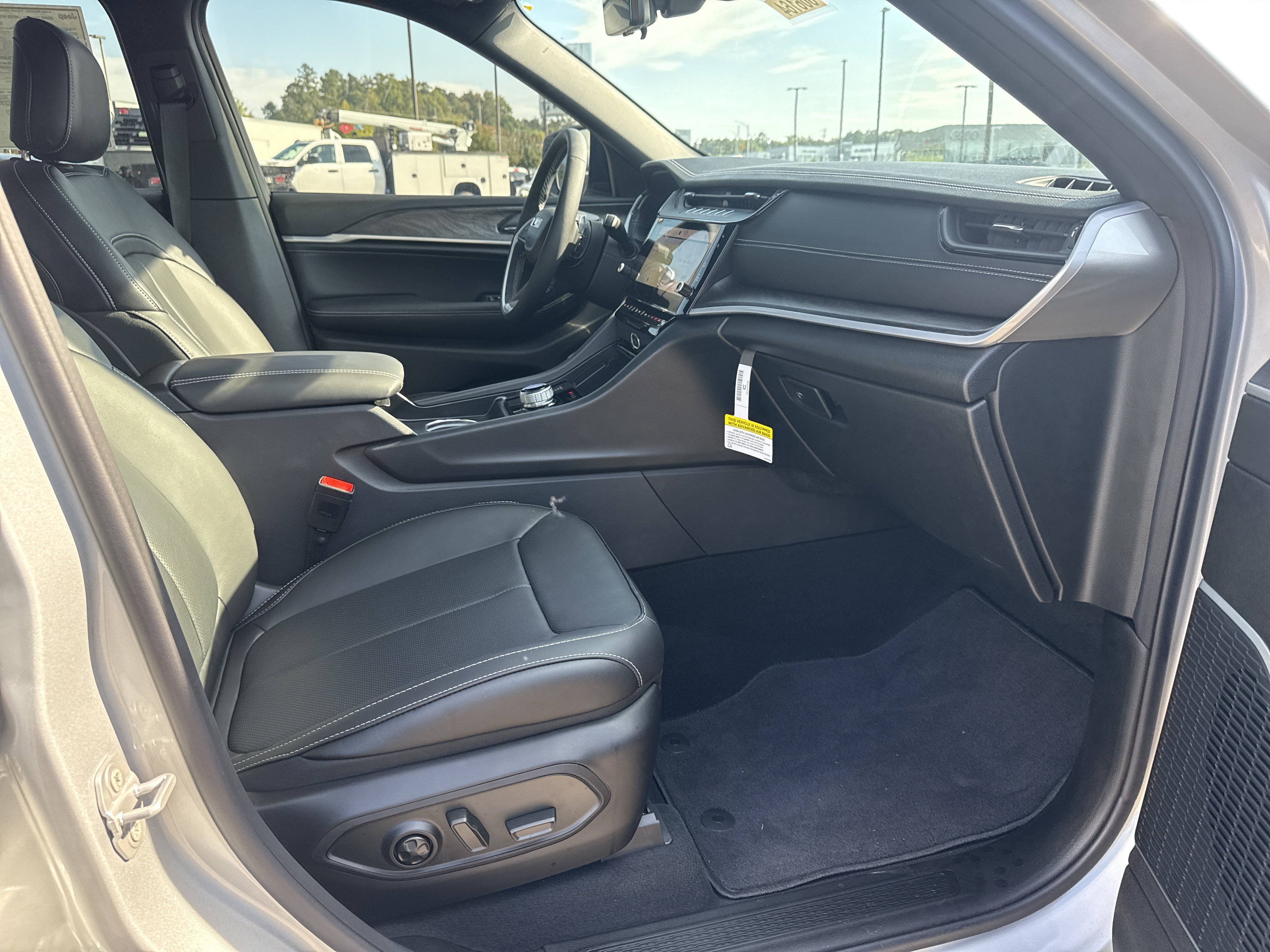 New 2026 Jeep Grand Cherokee Limited AWD/4WD image 13