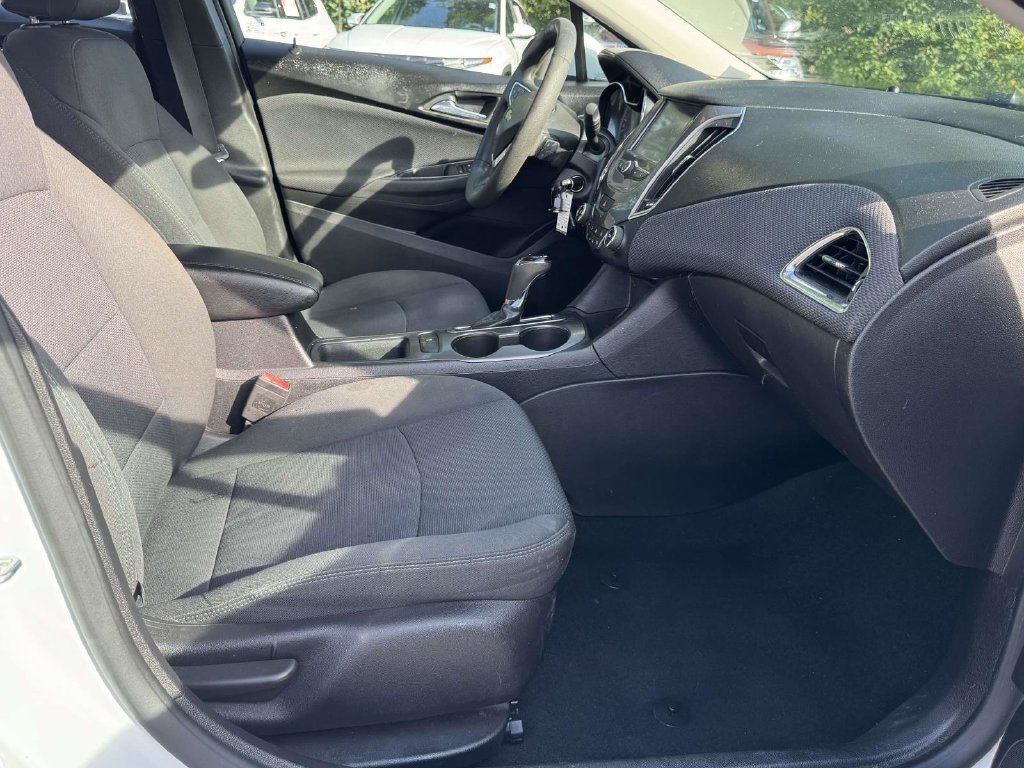 Used 2017 Chevrolet Cruze LT FWD image 14