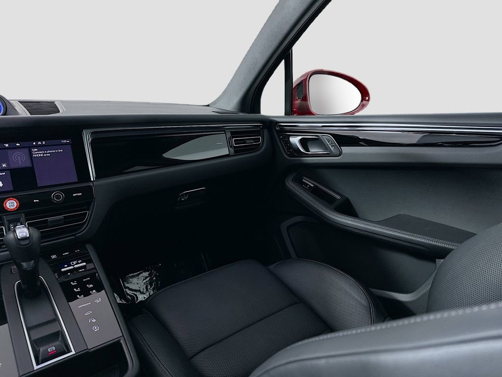 Certified 2025 Porsche Macan image 26