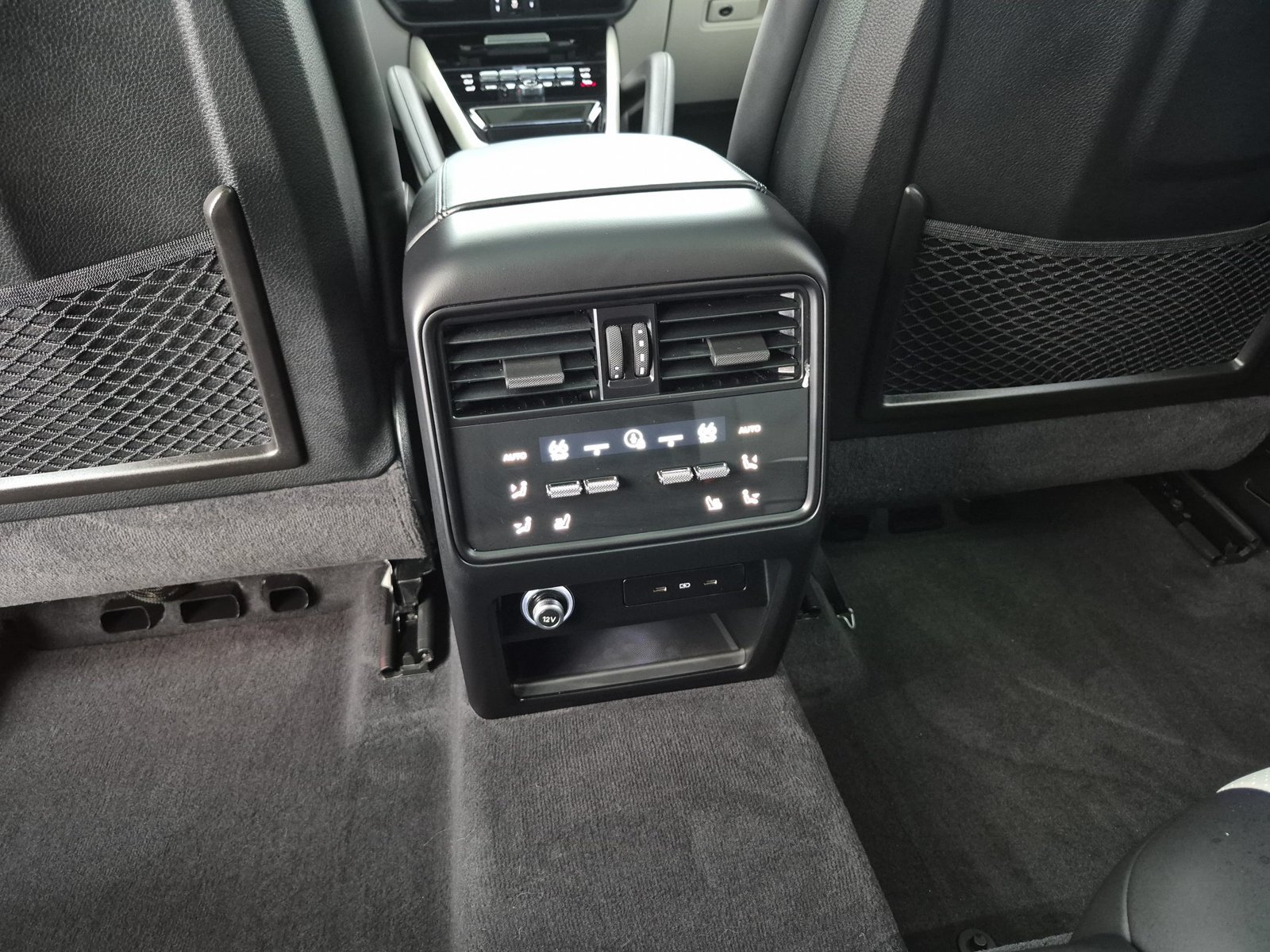Used 2025 Porsche Cayenne GTS AWD/4WD image 19