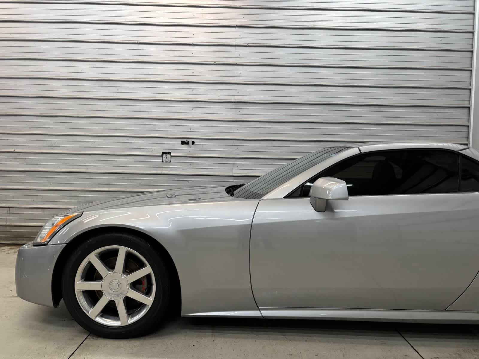 Used 2005 Cadillac XLR RWD image 3