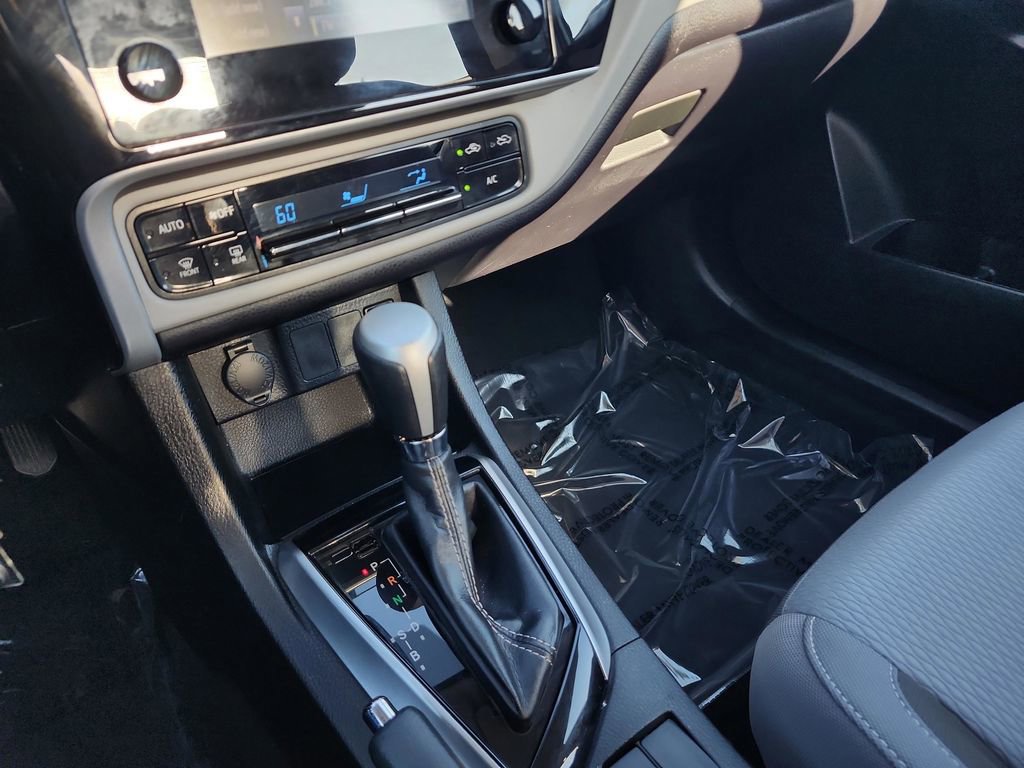 Used 2019 Toyota Corolla LE image 29