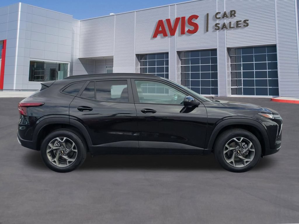 Used 2025 Chevrolet Trax LT w/ LT Convenience Package FWD image 5