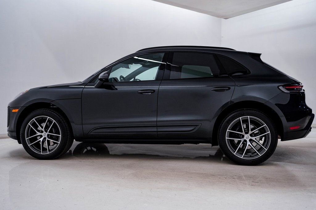 Certified 2025 Porsche Macan image 2