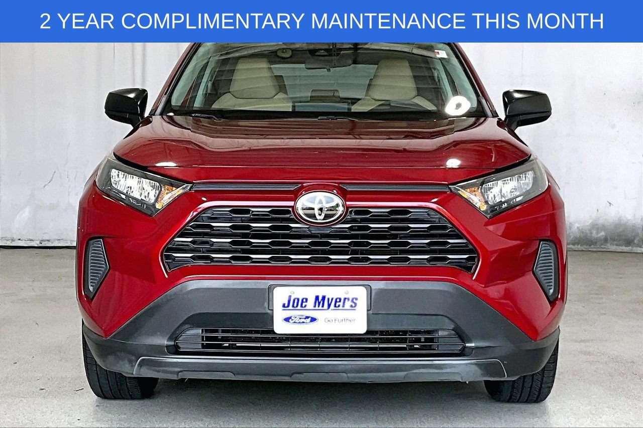 Used 2022 Toyota RAV4 LE FWD image 2