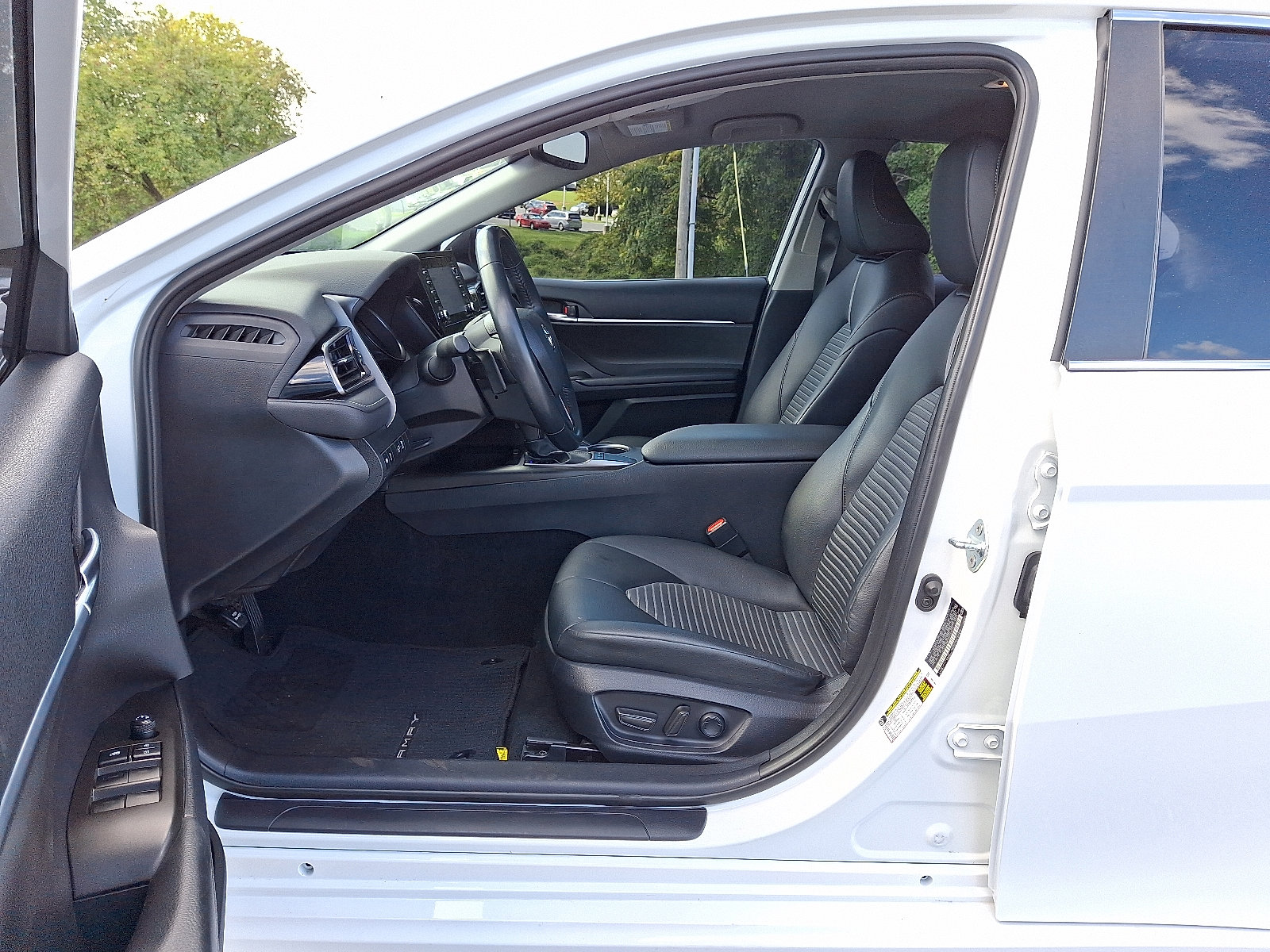 Certified 2022 Toyota Camry SE w/ Convenience Package image 14