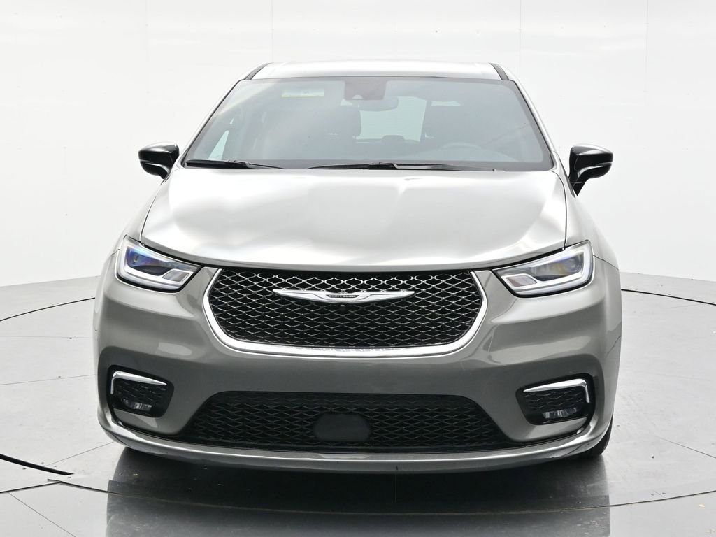 Used 2025 Chrysler Pacifica Select FWD image 2