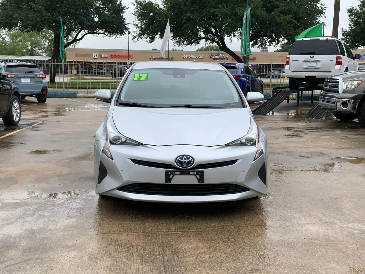 Used 2017 Toyota Prius Two FWD image 2