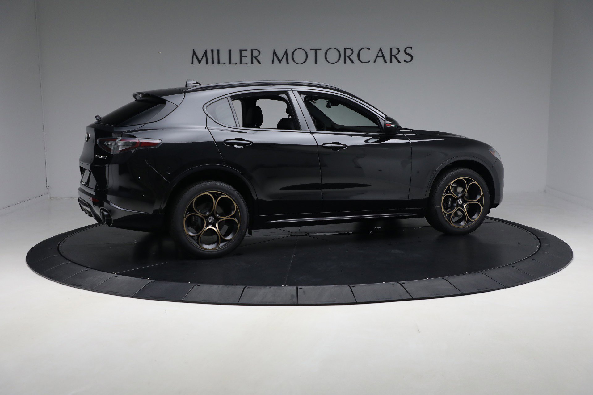 New 2025 Alfa Romeo Stelvio Sprint image 12