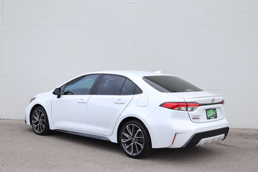 Used 2022 Toyota Corolla SE FWD image 2