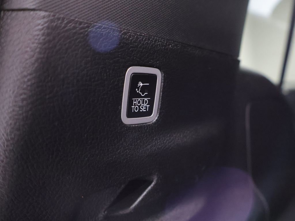 Used 2024 Jeep Wagoneer L Series II image 23