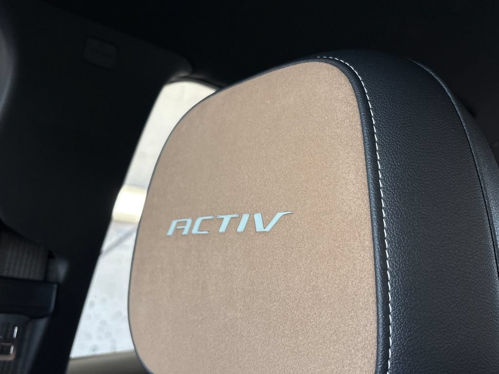Used 2025 Chevrolet Equinox ACTIV w/ Safety and Technology Package AWD/4WD image 43