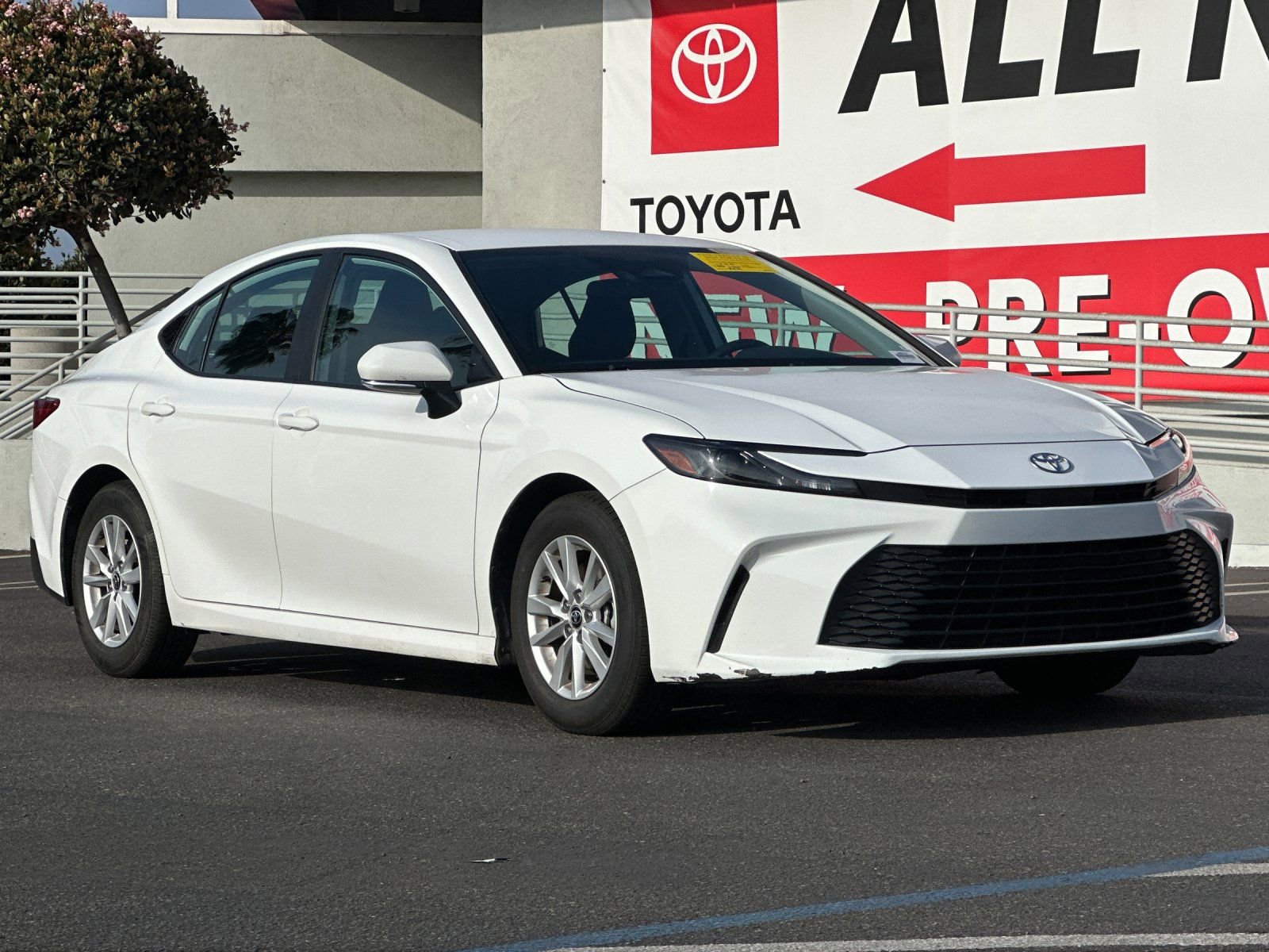 Used 2025 Toyota Camry LE image 8