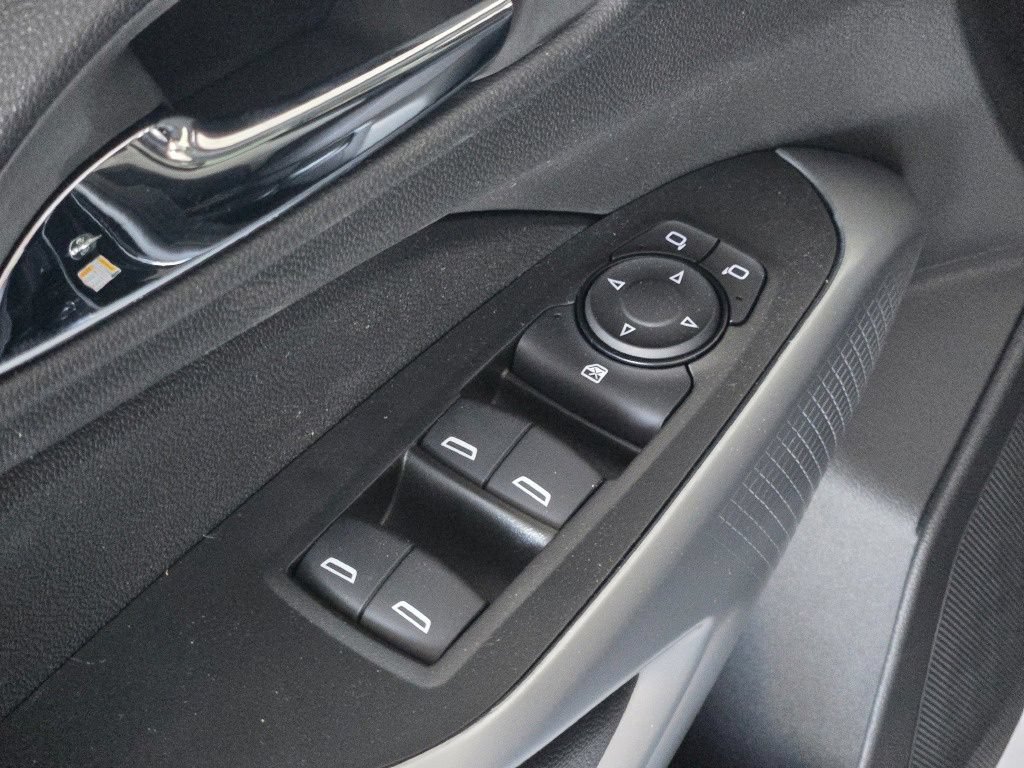 New 2026 Chevrolet Trax LS w/ LS Convenience Package FWD image 17