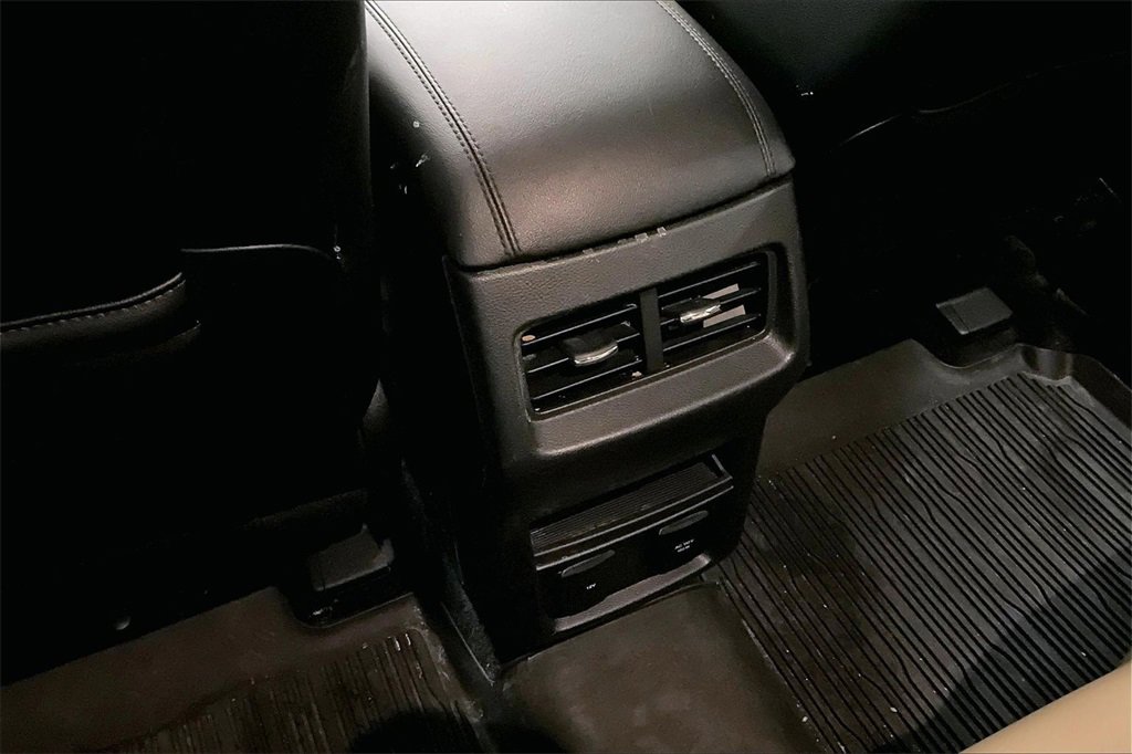 Used 2018 Ford Edge SEL w/ Equipment Group 201A image 23