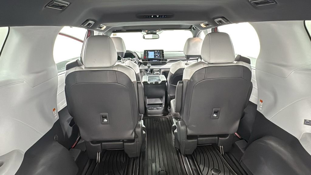 Used 2023 Toyota Sienna XSE image 19