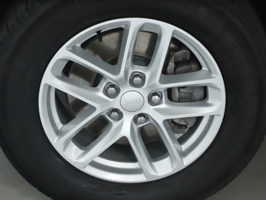 Used 2023 Jeep Grand Cherokee L Laredo AWD/4WD image 37