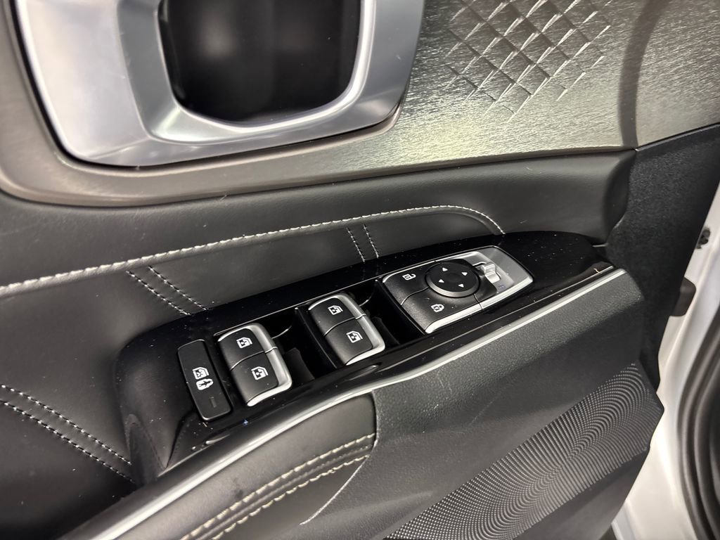 Used 2022 Kia Sorento SX image 11
