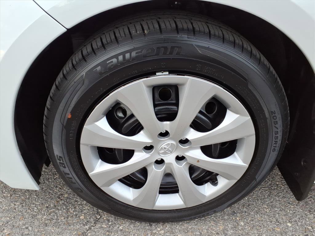 Used 2025 Toyota Corolla LE image 10