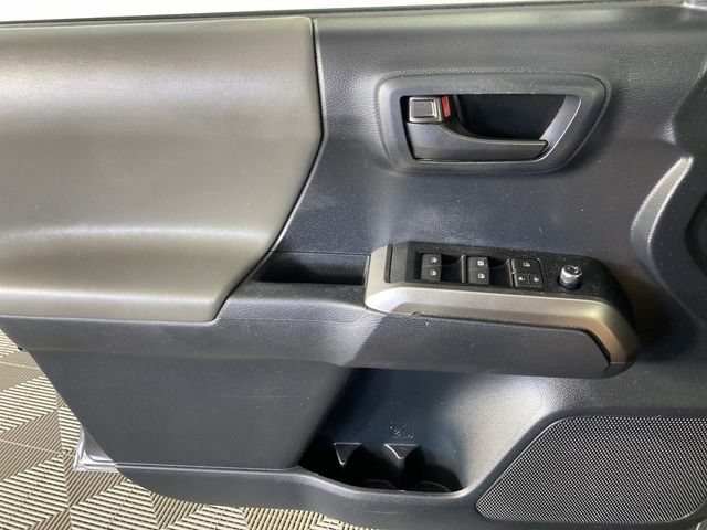 Used 2018 Toyota Tacoma SR5 AWD/4WD image 22