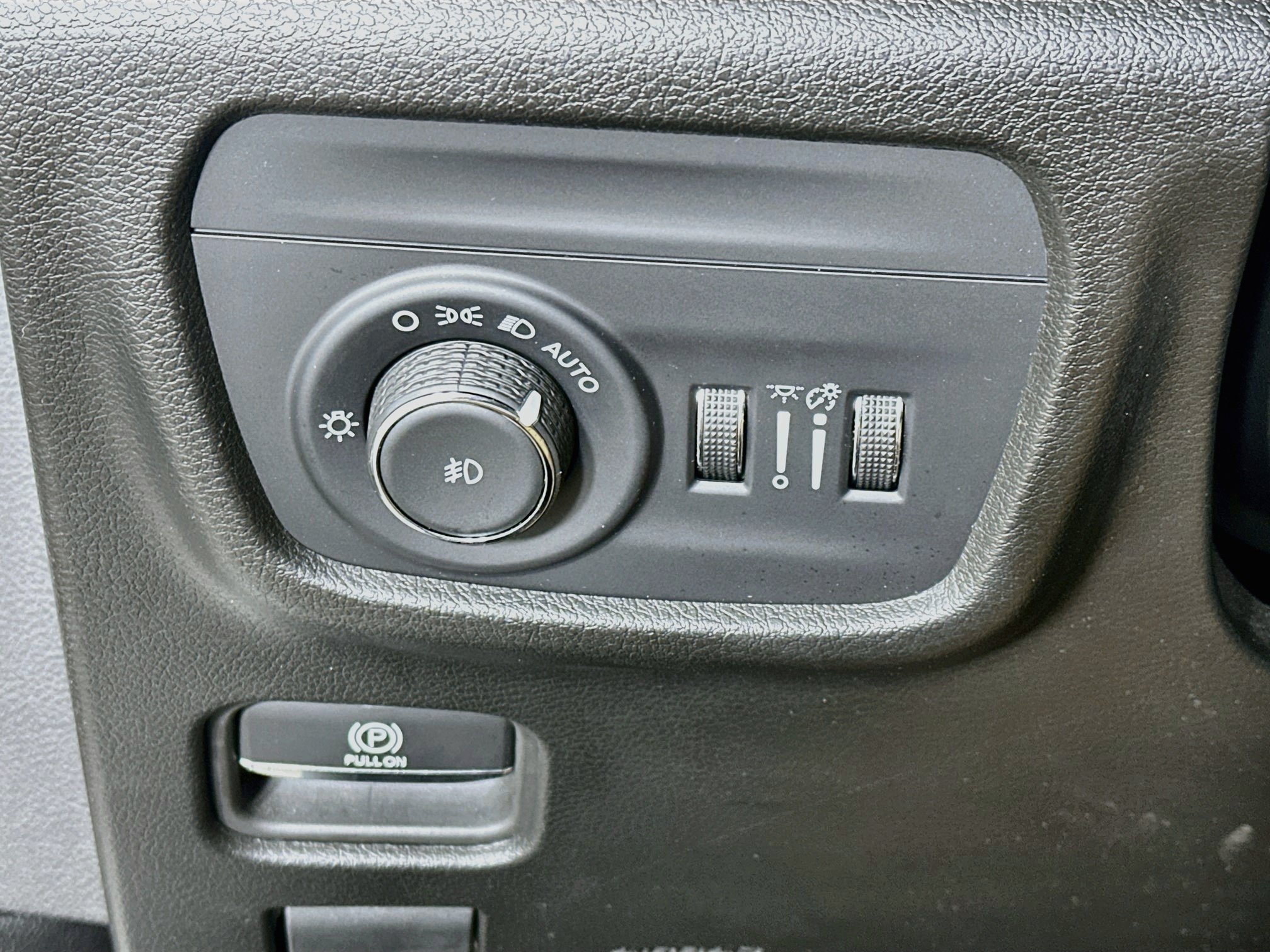 Used 2023 Jeep Grand Cherokee L Overland w/ Rear Seat Video Group I RWD image 17