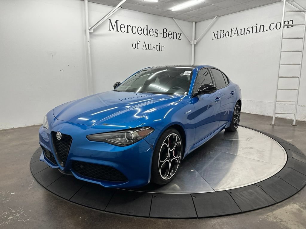 Used 2023 Alfa Romeo Giulia Veloce RWD image 3