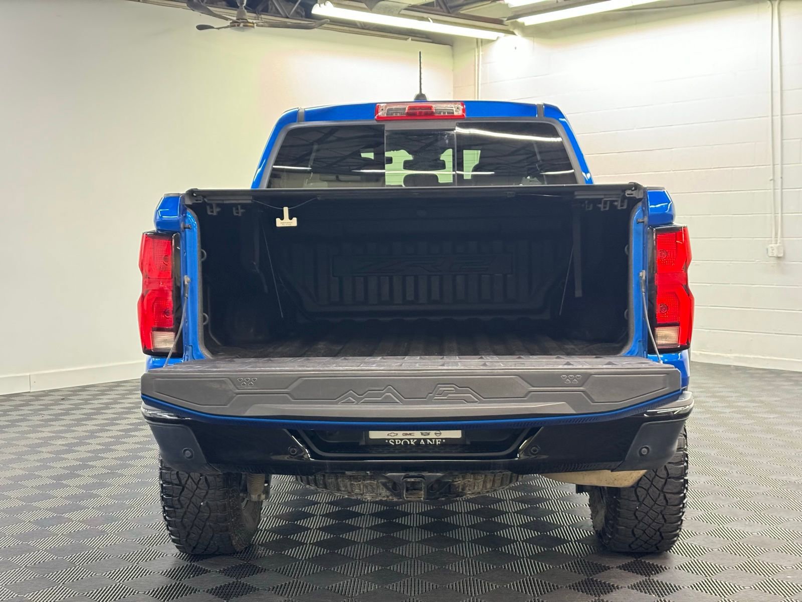 Used 2024 Chevrolet Colorado ZR2 w/ Technology Package AWD/4WD image 32