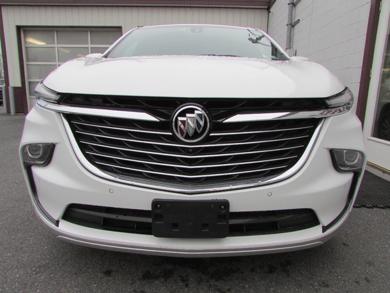 Used 2024 Buick Enclave Premium AWD/4WD image 2