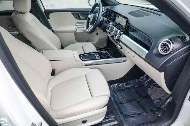 Used 2024 Mercedes-Benz EQB 300 4MATIC image 16