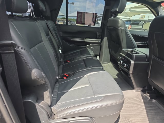 Used 2018 Ford Expedition Max XLT w/ Equipment Group 202A AWD/4WD image 18